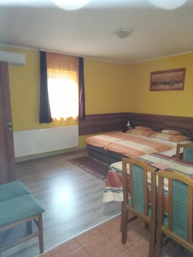 Boglarka Vendeghaz Apartment Mosonmagyaróvár Екстериор снимка